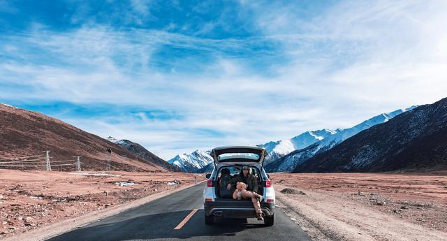 自驾回家的路上用科学方式驾驶做到"六个注意",走好平安回家路