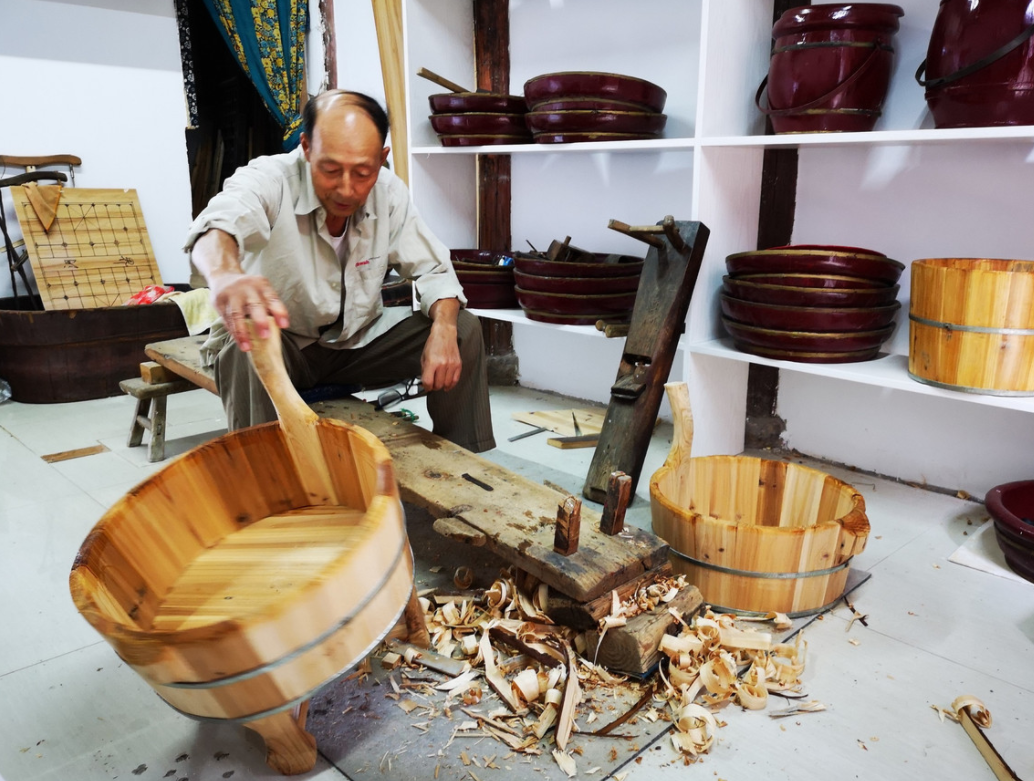 民间手艺匠人箍桶匠,见证了与木桶度过的那一个个春夏秋冬