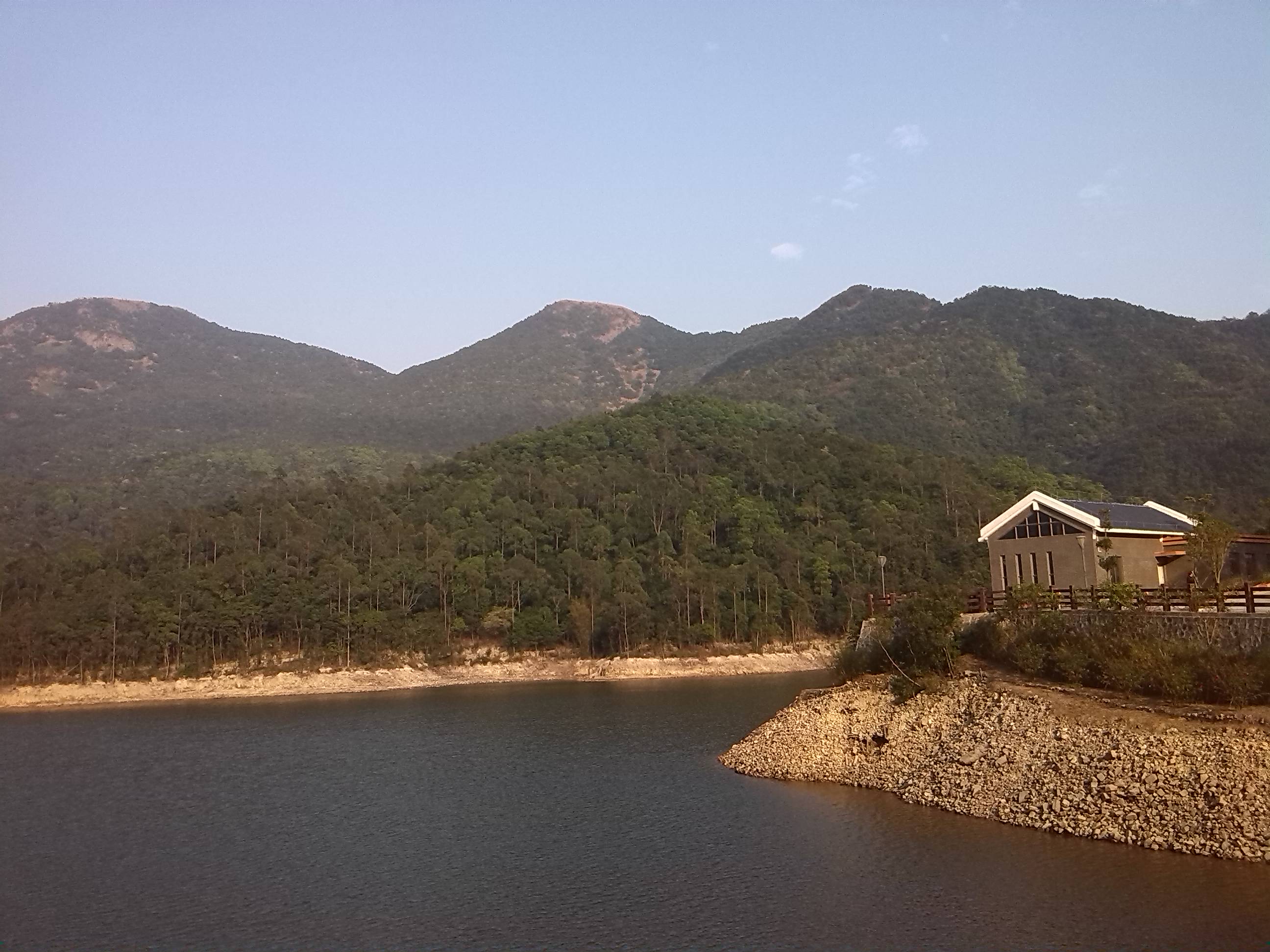 东莞清溪银瓶山森林公园的山顶上,藏着一个"天池",你知道吗?