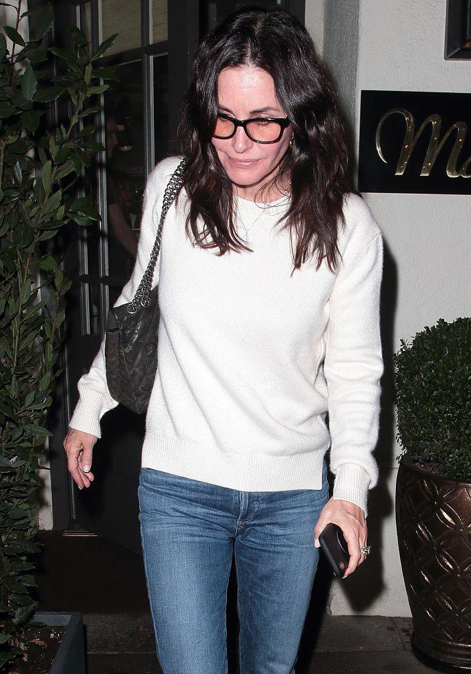 美国加州比佛利山庄,《老友记》柯特妮·考克斯(courteney cox)被拍到