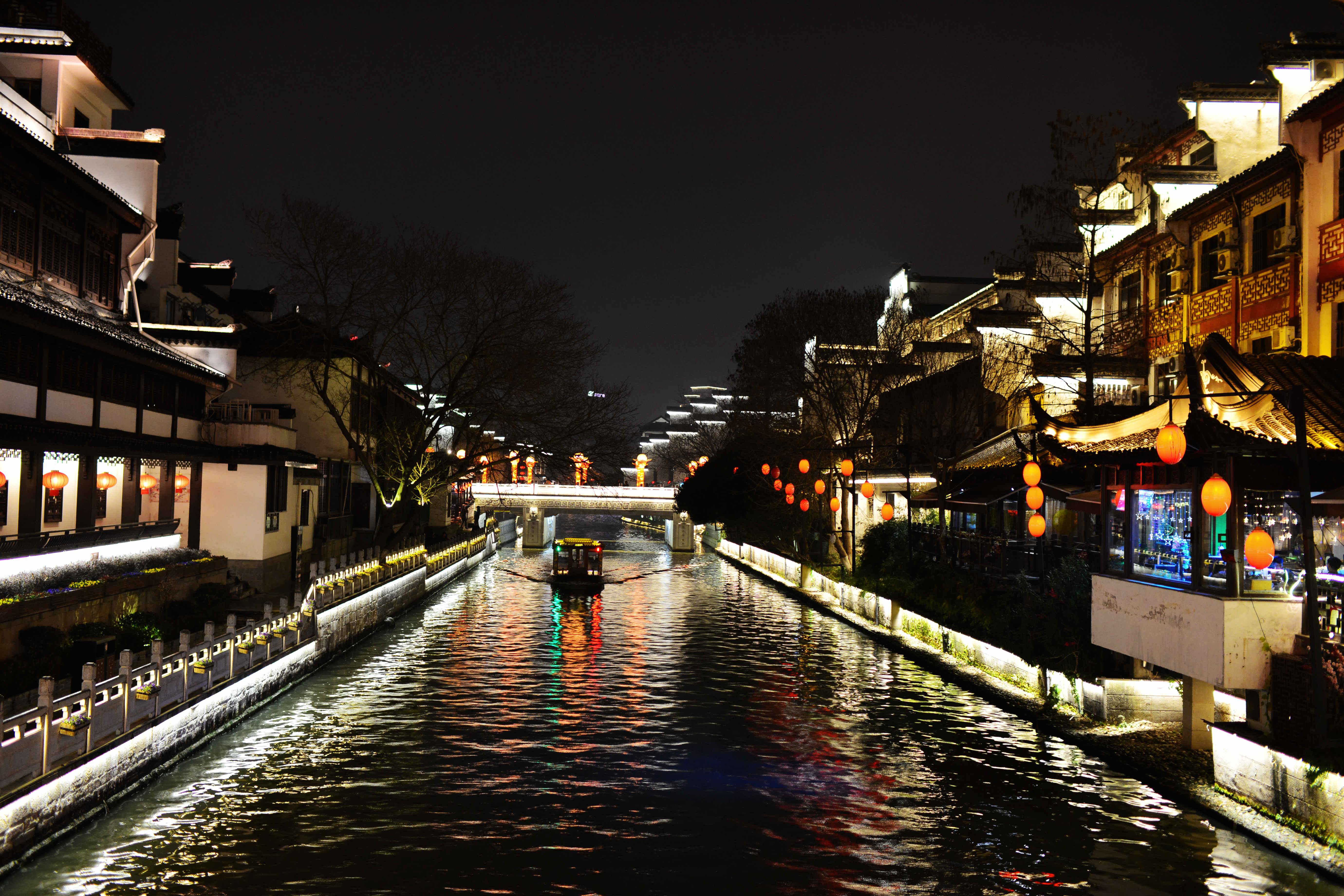 南京秦淮灯会璀璨亮灯