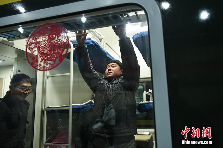2019春运大幕开启 北京站发出首趟增开旅客列车
