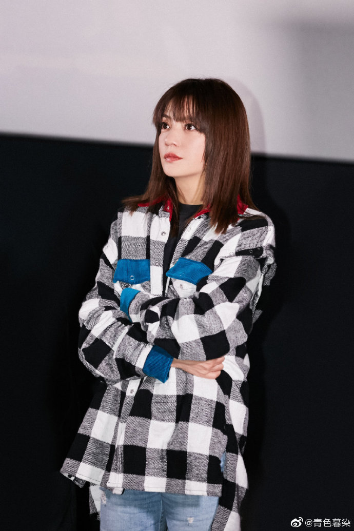 赵薇 薇姐想你了 >>关注#赵薇