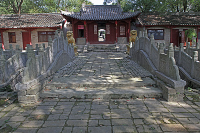 明辽简王墓位于八岭山中部,被誉为南方的地下宫殿