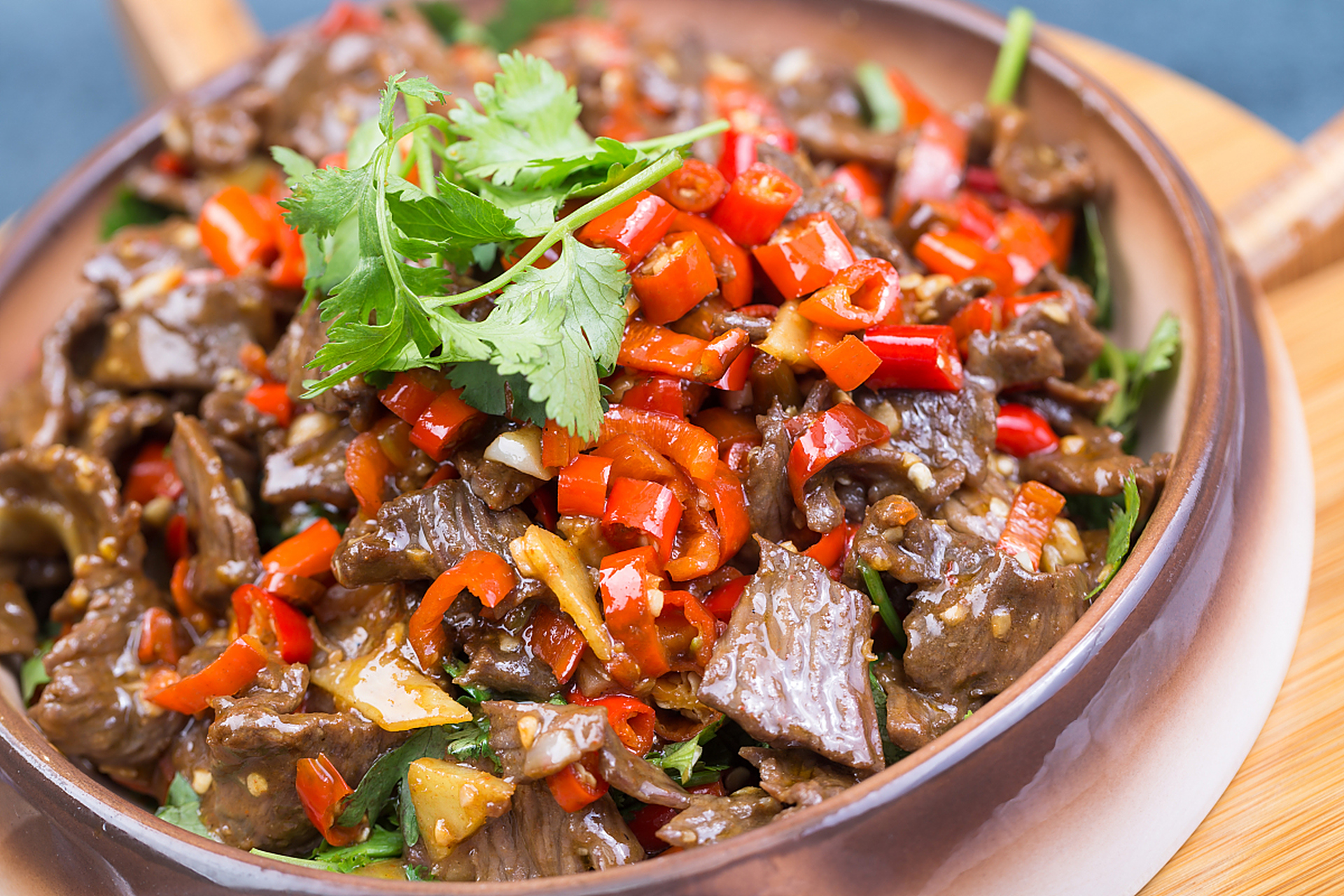 莲花血鸭是江西菜,它也是赣菜系萍乡菜一支,是江西省萍乡市莲花县的一