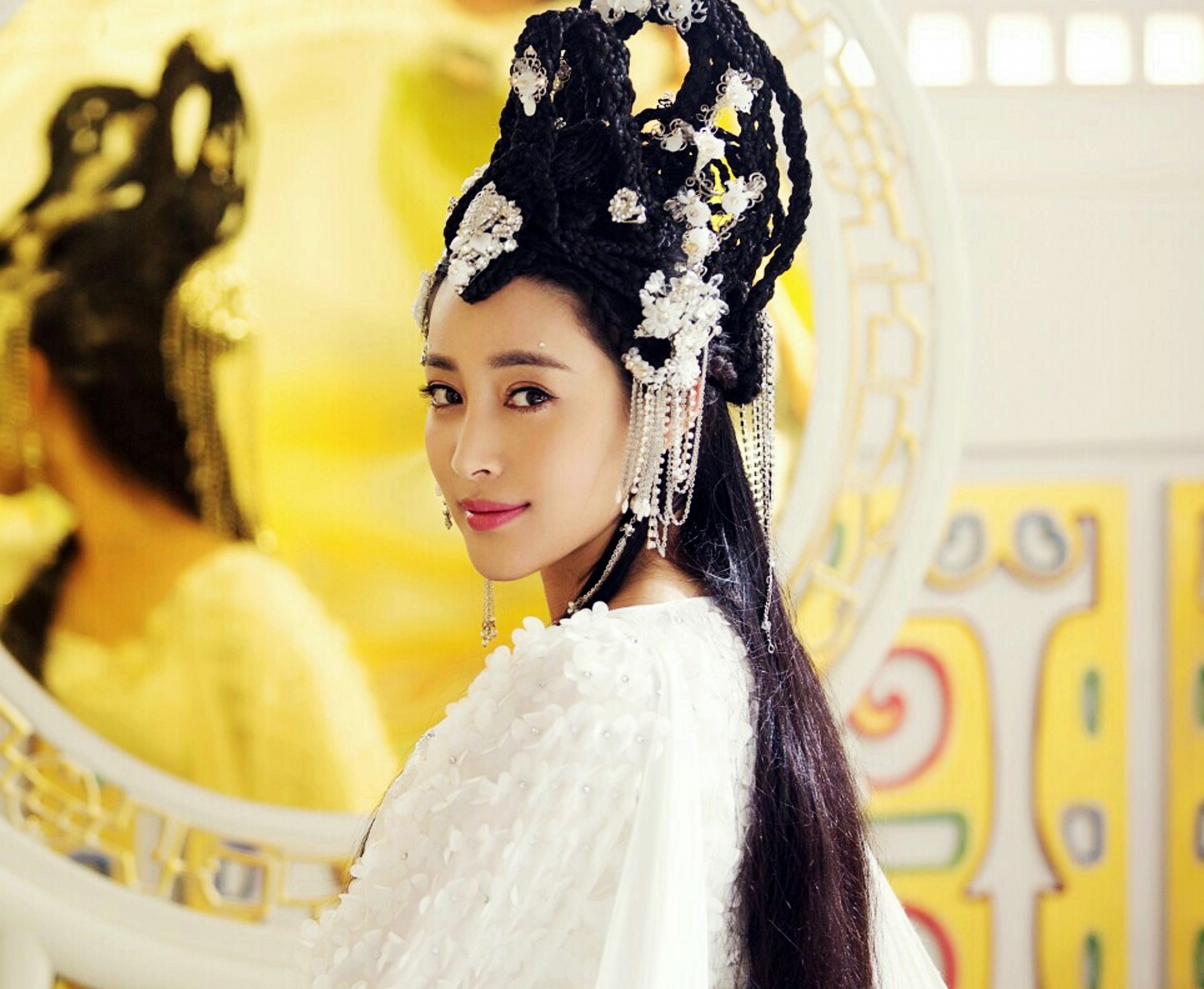 古装的甘婷婷回眸一笑百媚生,时尚的甘婷婷绰约多姿,花枝招展!