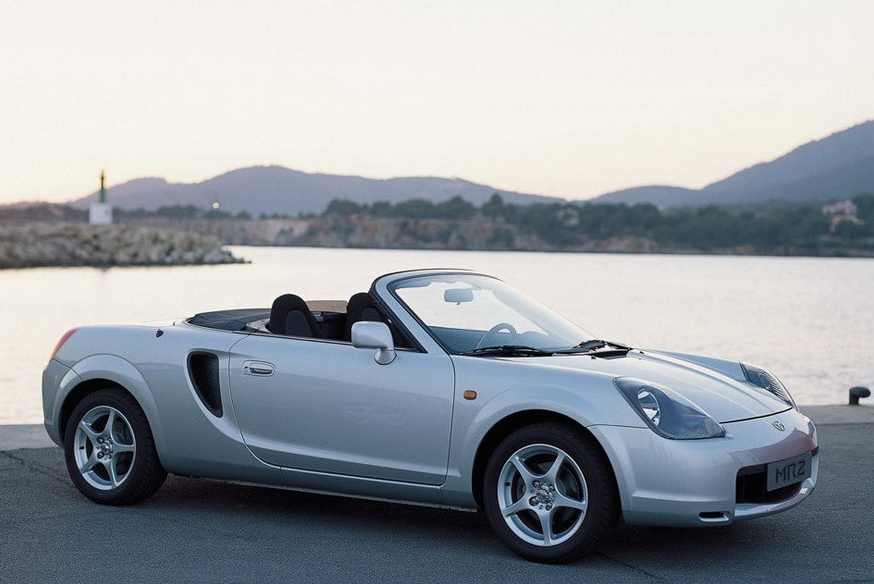 霸气感十足,很耐看,非常成熟稳重的丰田mr2,让人越看越喜欢