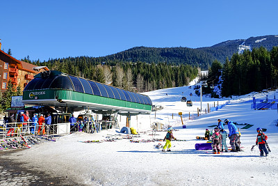 加拿大滑雪胜地惠斯勒,银装素裹
