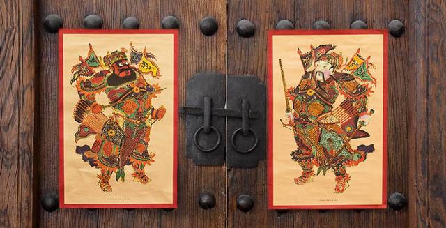 过年贴一对门神,居左的才是门神,那居右的是什么神?