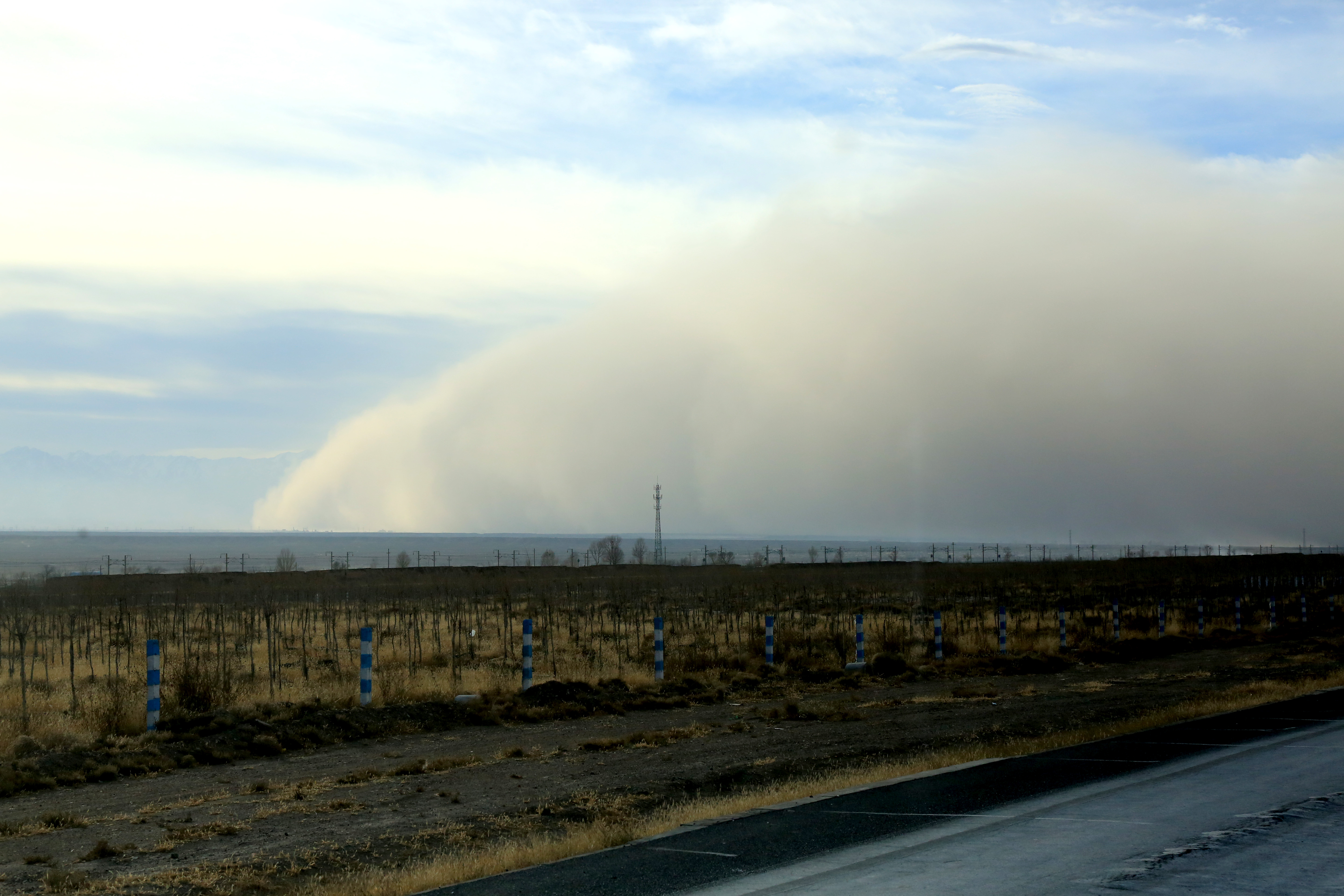甘肃张掖出现沙尘天气