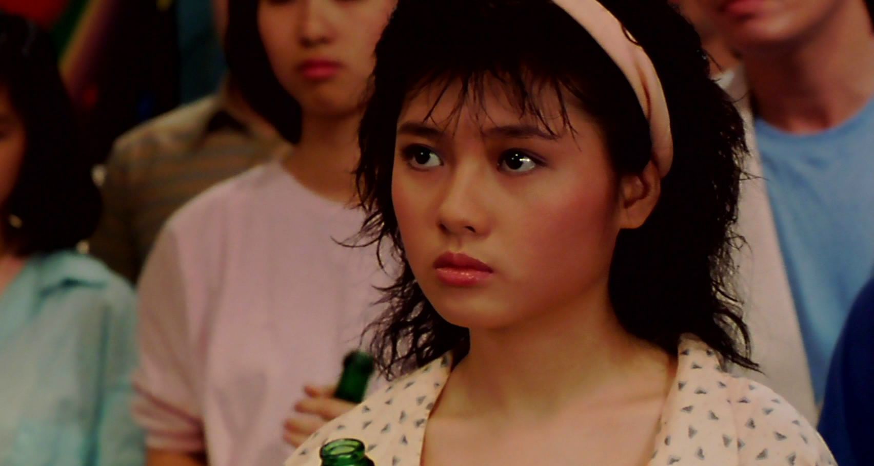 1985年与张国荣一同出演了《为你钟情》爱情浪漫片