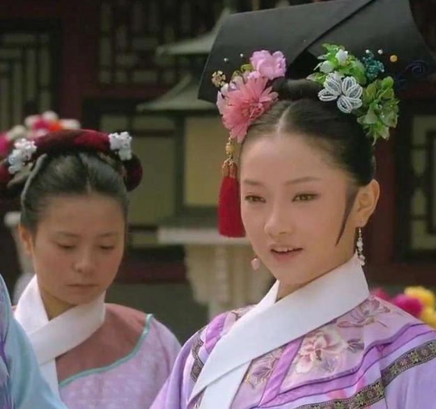 贞嫔,是甄嬛离宫之后才出现的新人,剧中也没有提到她的家世背景.