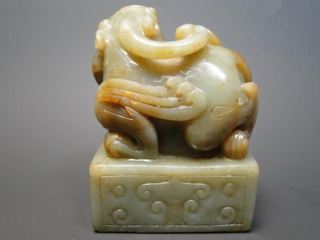 子婴投降献玉玺,秦玺被捧为神圣的传国玺,成为刘邦建国象征