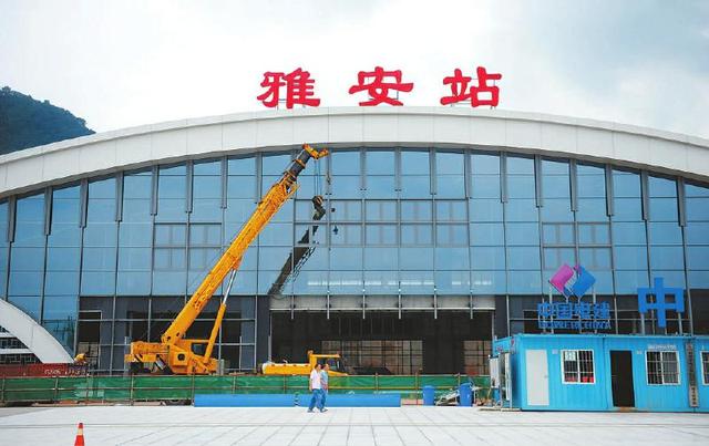 川藏铁路雅安站正在进行车站收尾工程建设