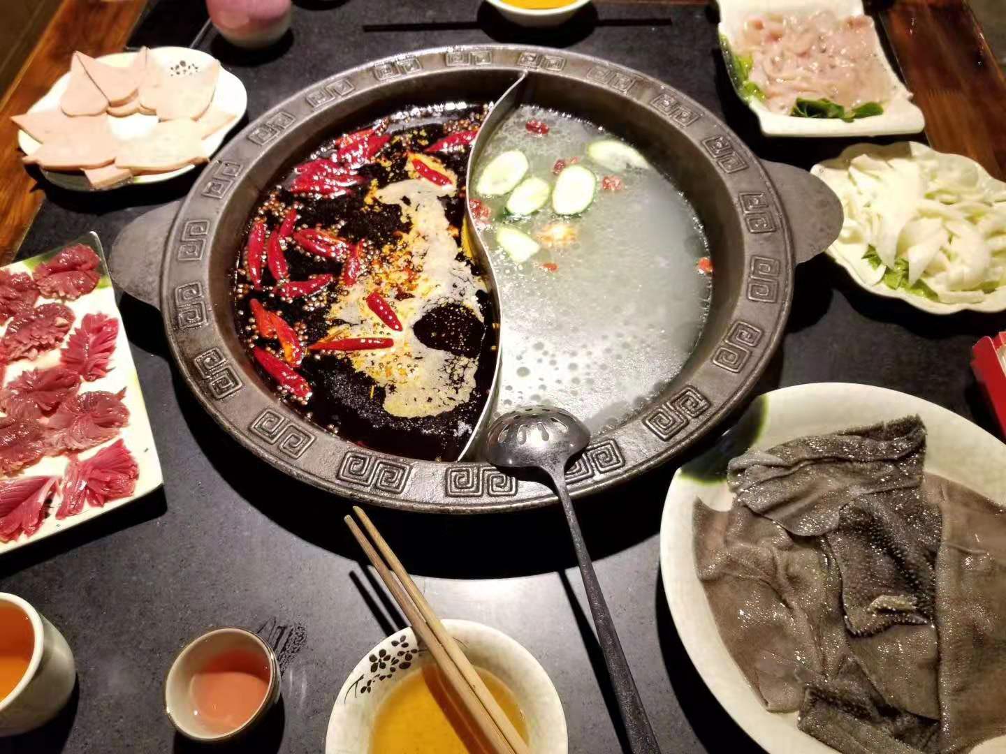 吃火锅喝桃花酒