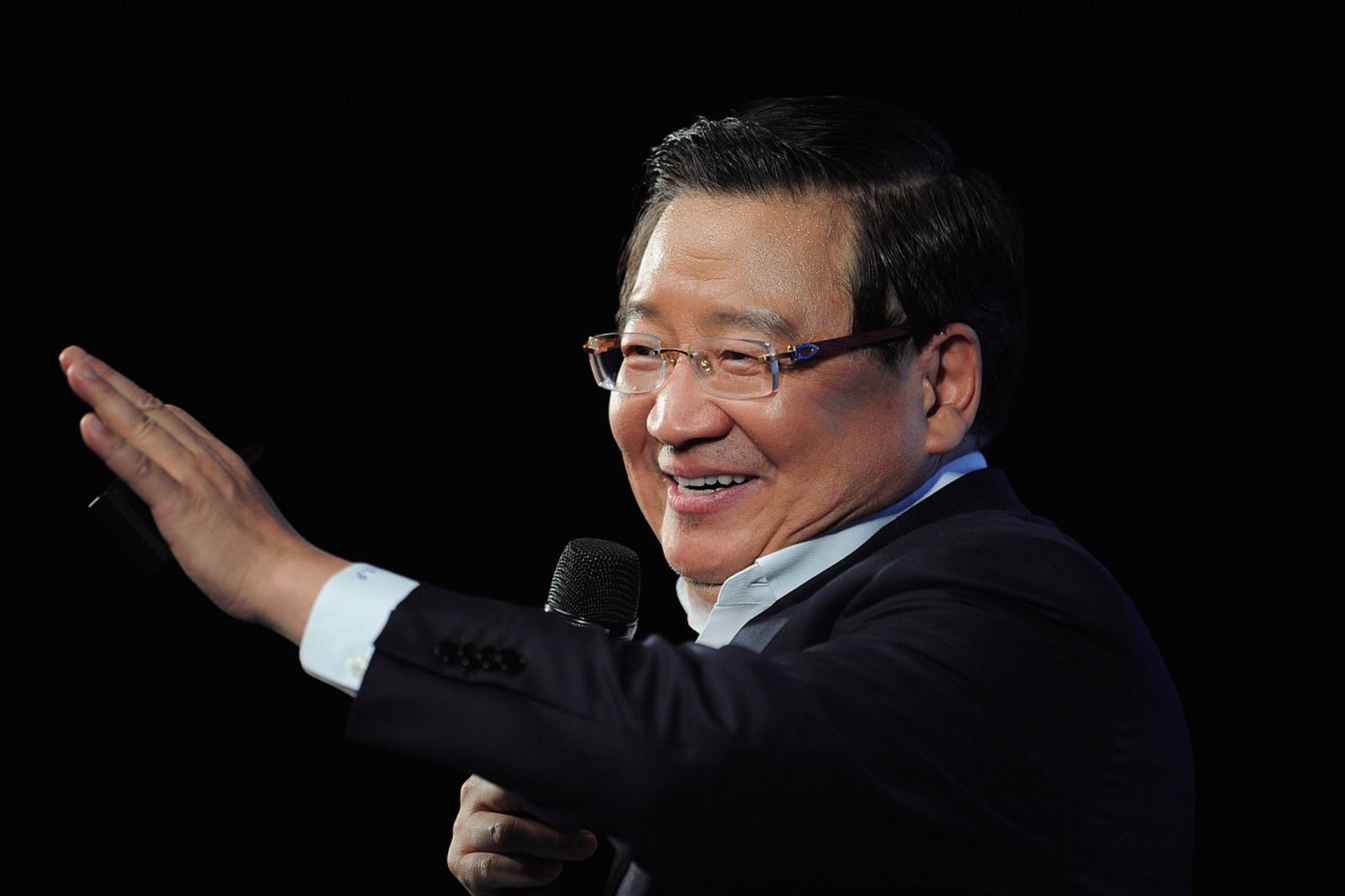 他总是能够用激昂的言辞和充满激情的演讲激励团队