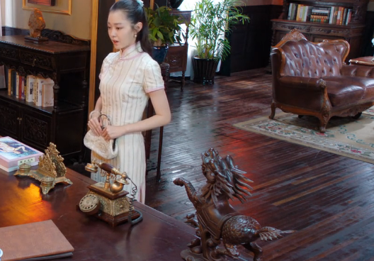 《小楼又东风》宋轶再穿旗袍美呆了,却被一字眉实力抢镜!