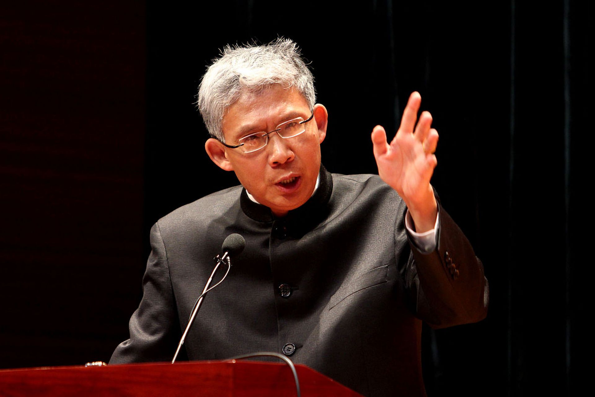 很残酷的10大"人生真相":  1,人都是要死的.  2,没人会在乎你的死活.