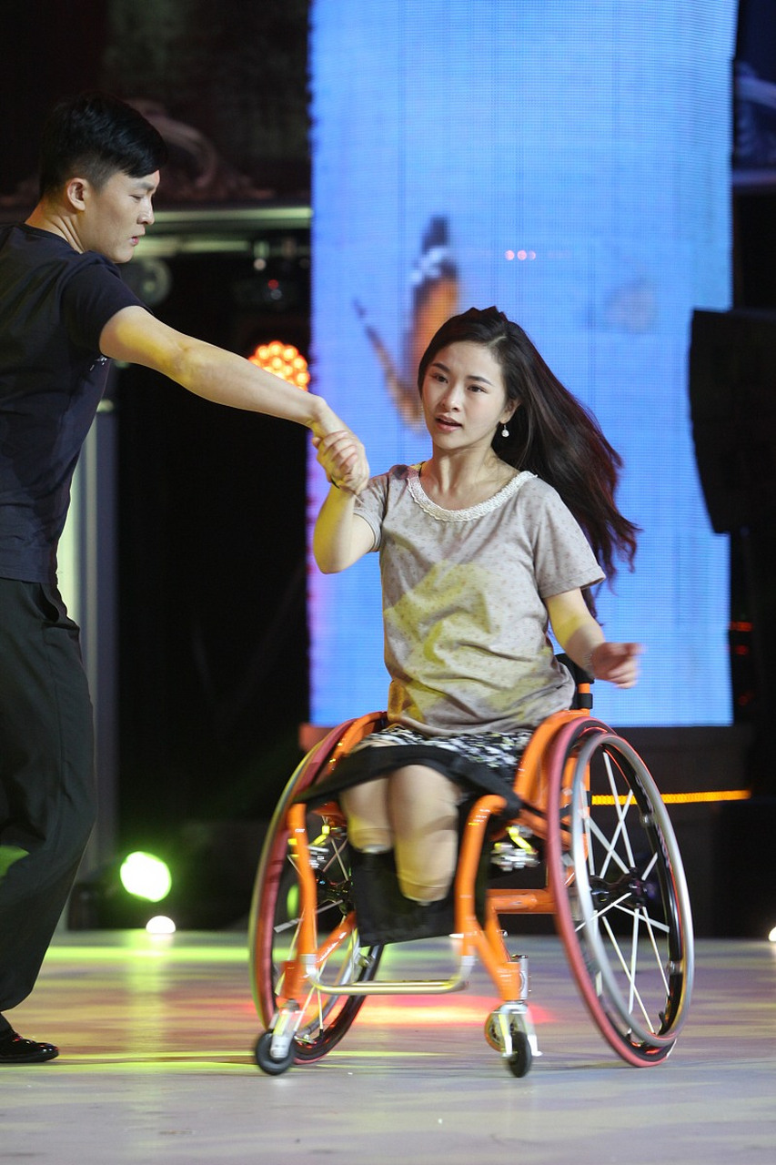 "  丈夫来到医院,不仅没有安慰廖智,反而对她说:"为了你好,我们还是