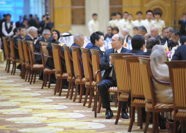 中国最牛饭局"国宴"都吃的什么?网友:单看盘子就知道很精致!