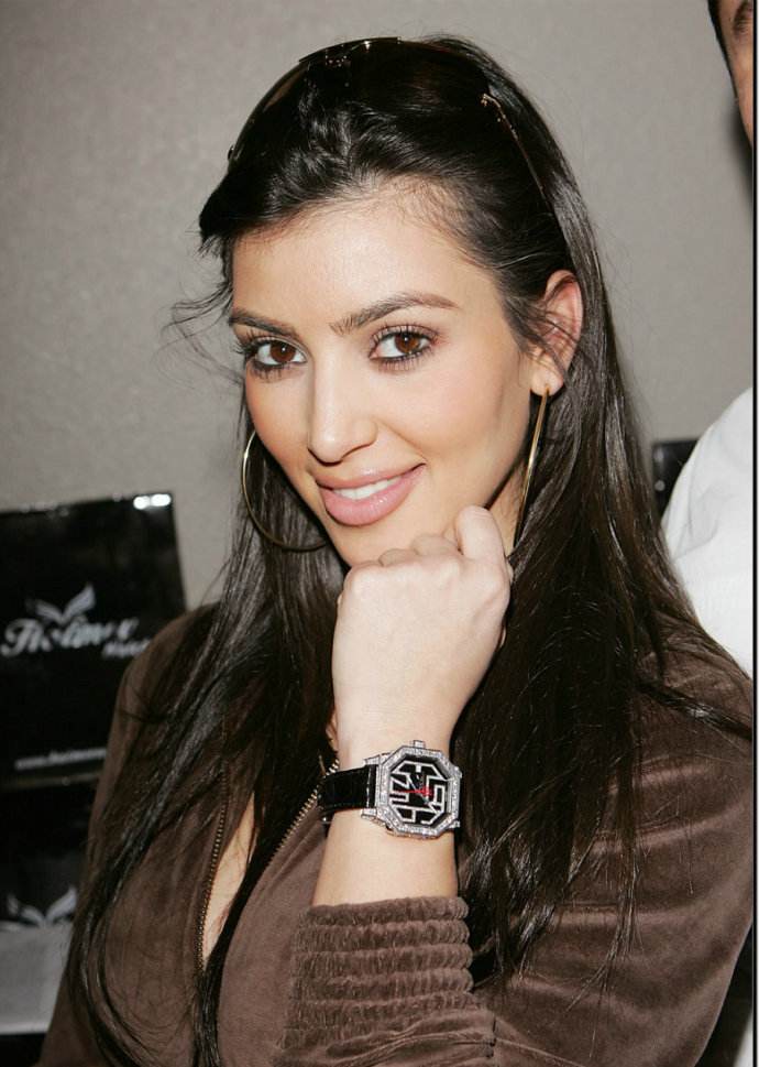 卡戴珊:不止身材好,颜值也很高