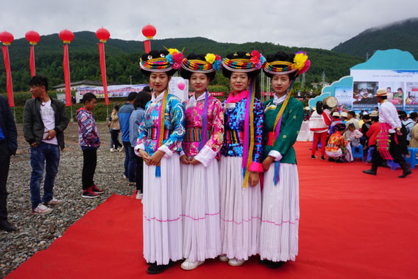 摩梭转山节图片