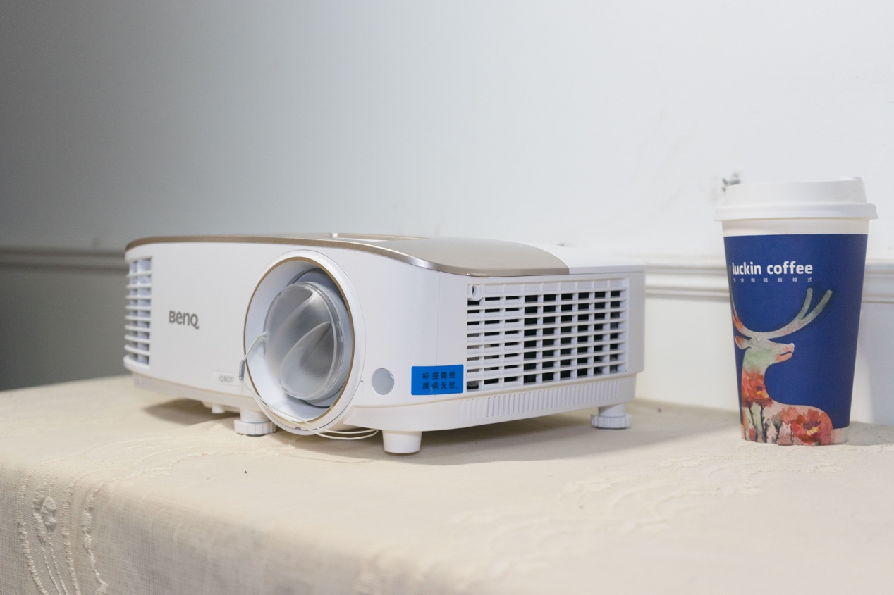 一款价格"不打扰"的多面手——明基i707投影仪给你惊喜