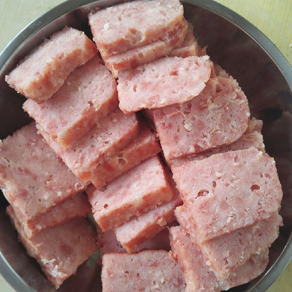 在家也能做的午餐肉,只要一点面粉,就能口感筋道,味道还很不错