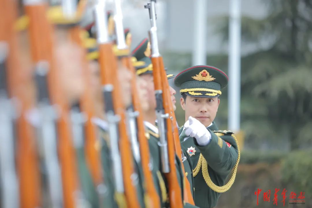 郝卫坚:立于仪仗之列