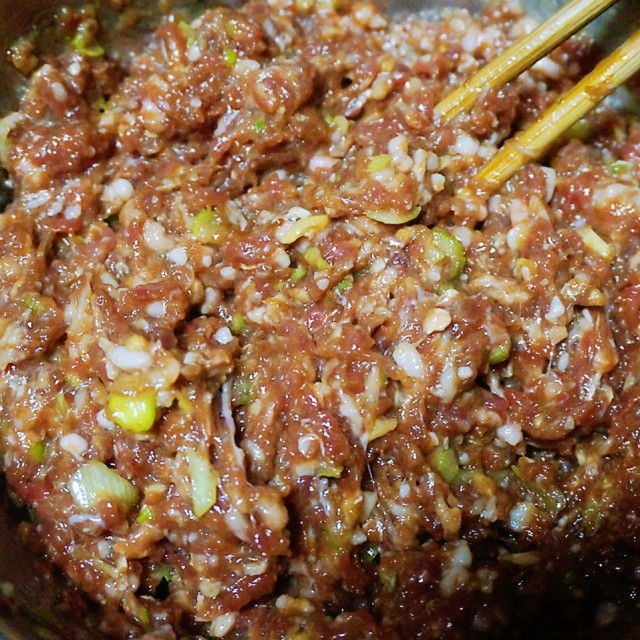 牛肉大葱馅饺子,皮薄馅大,吃上一个唇齿留香