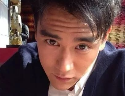 彭于晏脑门这个纹路也是太深了点,窦骁抬头纹长度渐变的太有秩序