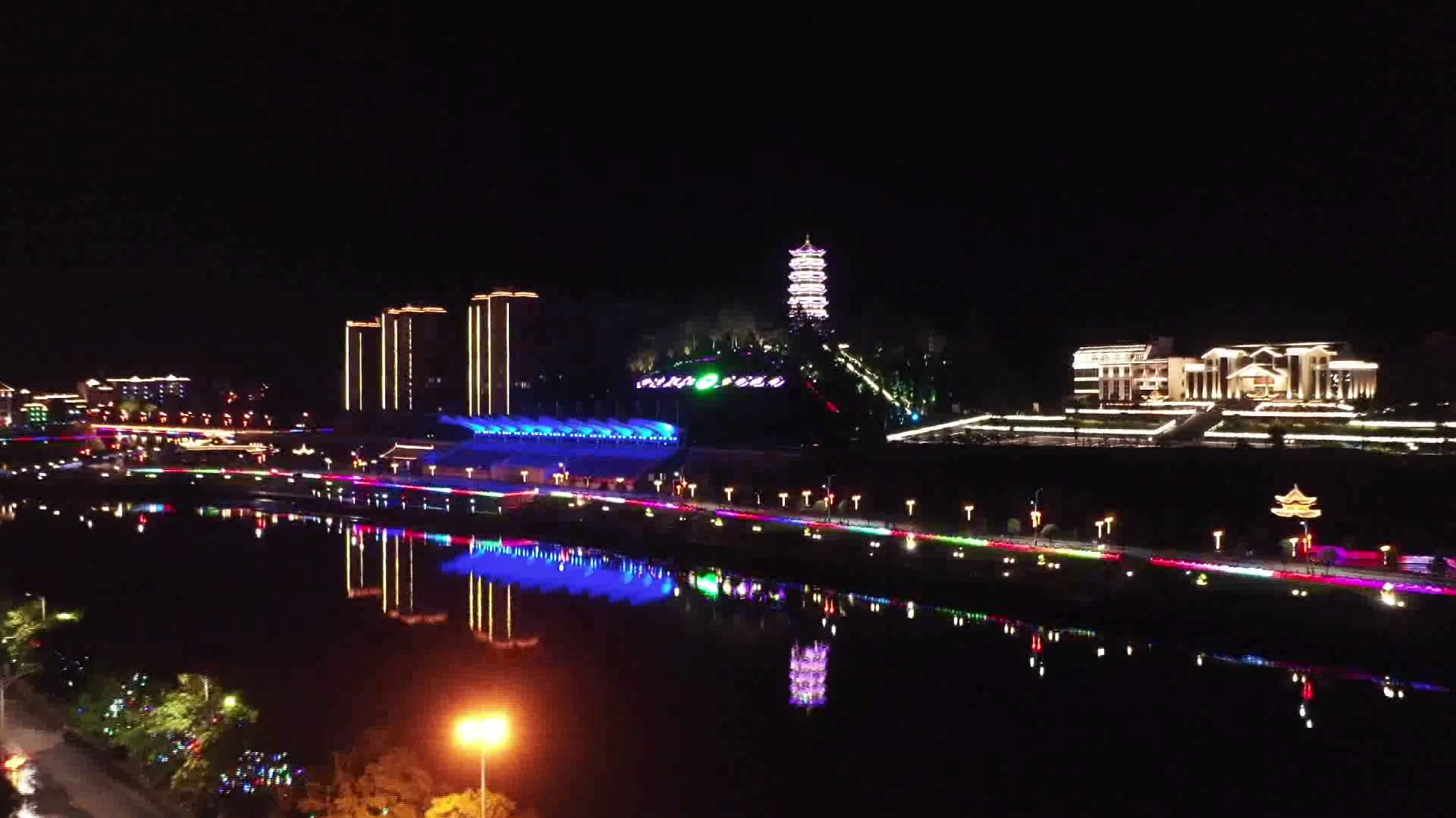 [图]航拍环江夜景,夜色中的小县城很漂亮,不愧为广西最美夜城