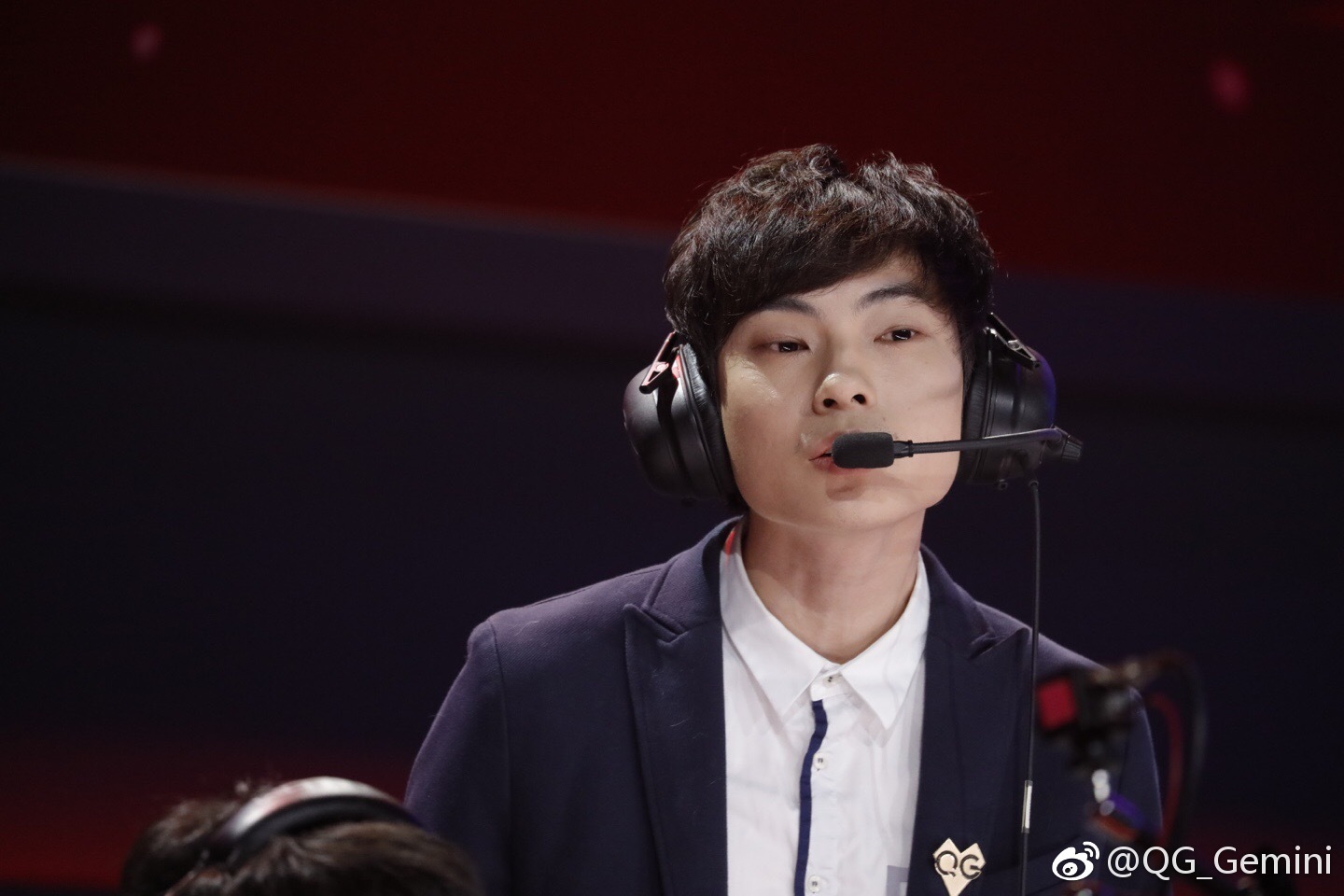 "鬼才"教练gemini网上为qg求季后赛套路礼包,评论席亮点不断!