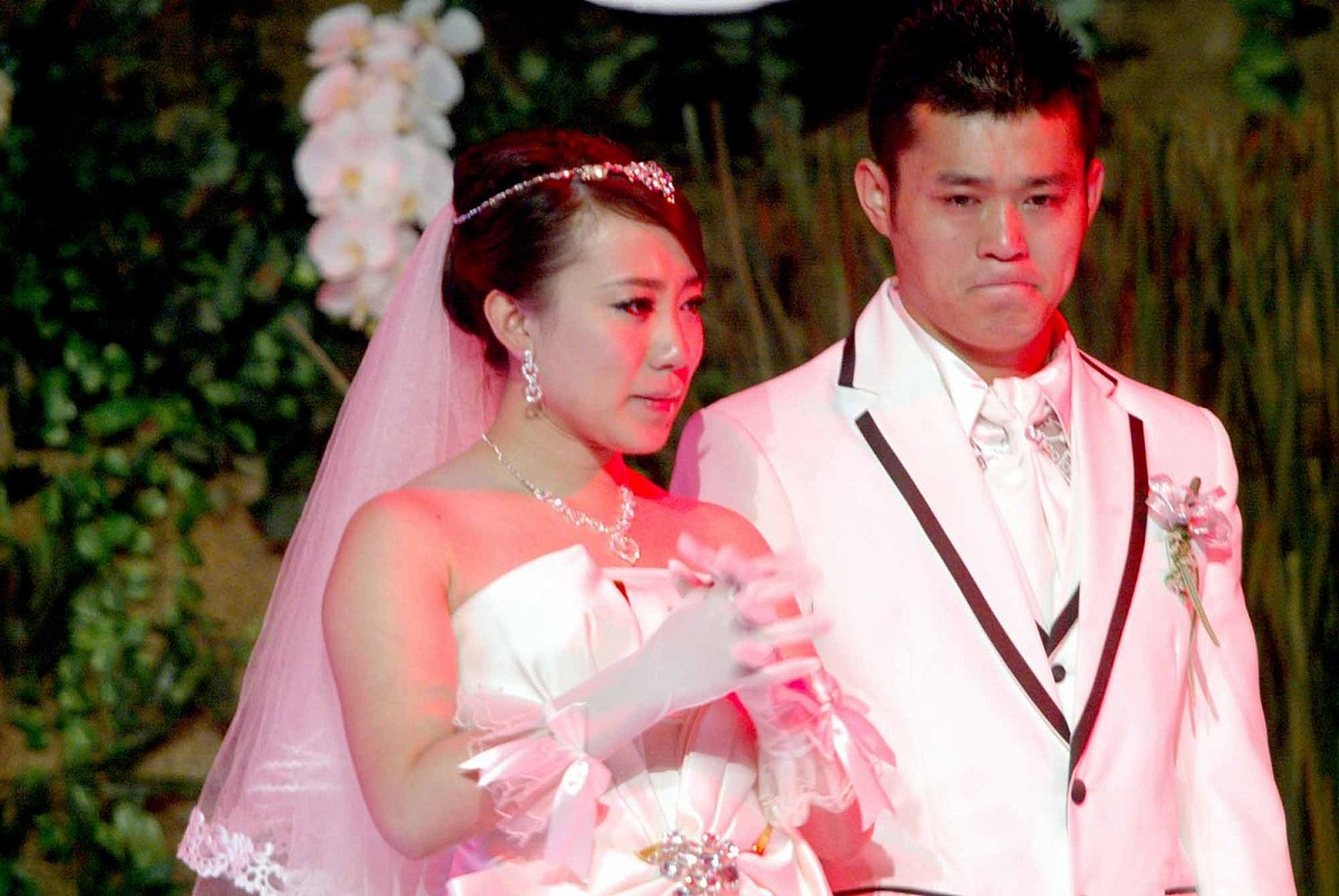 当年,在丫蛋和王金龙的婚礼上,赵本山对新人说道:千万别离婚,不然在圈