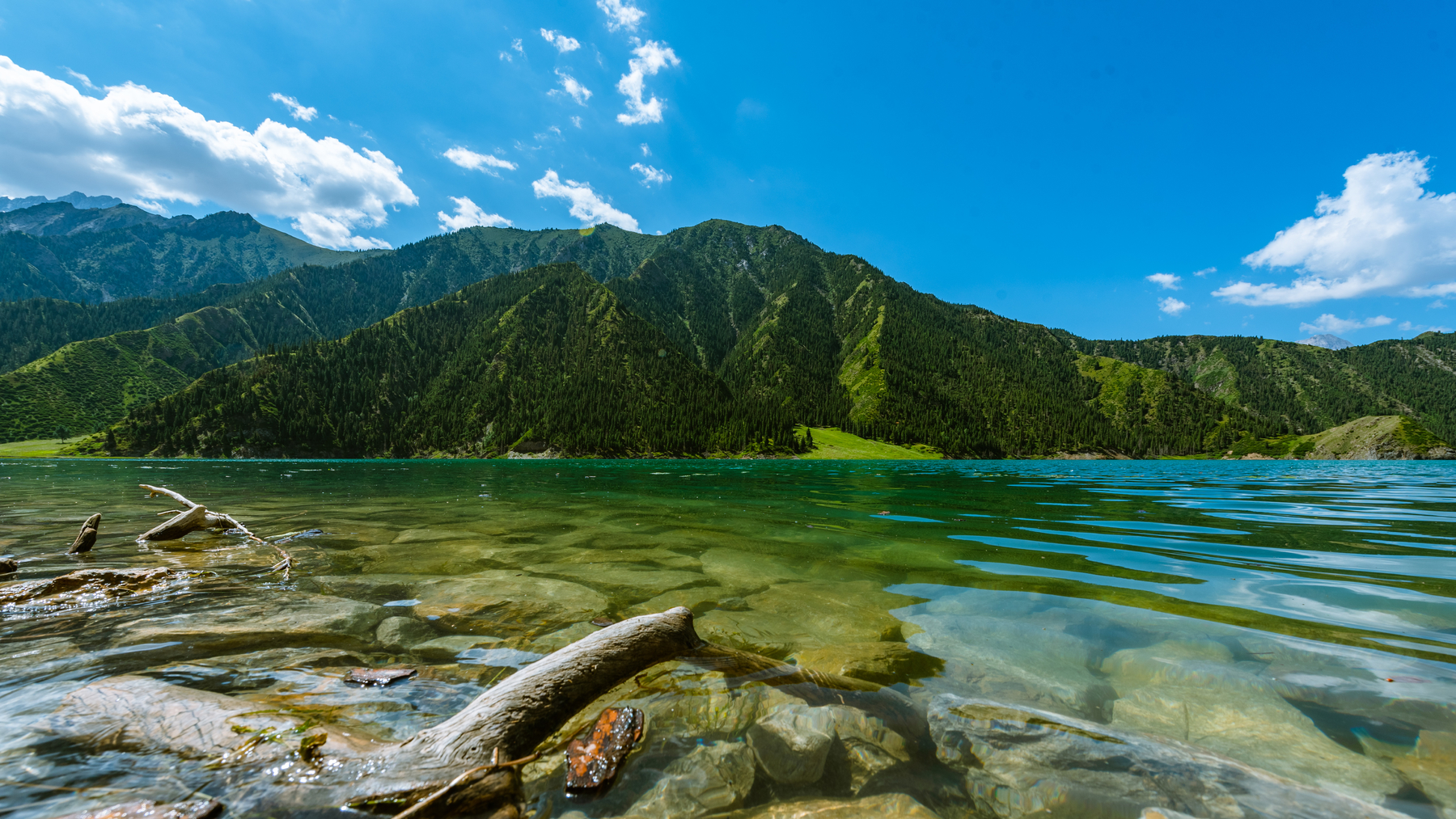 风光摄影:独库公路边的大龙池