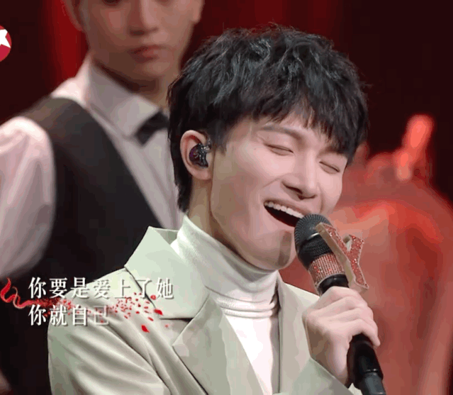 周深在《我们的歌》封神,阿云嘎涉险晋级,许魏洲输得惨烈