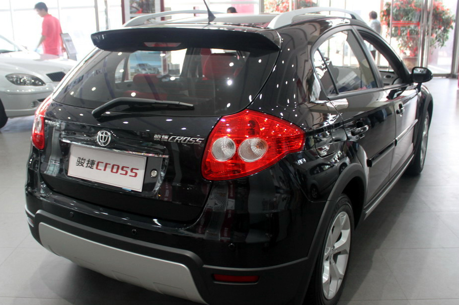 骏捷cross 1.5mt豪华型,引领简约的潮流,年轻人的最爱