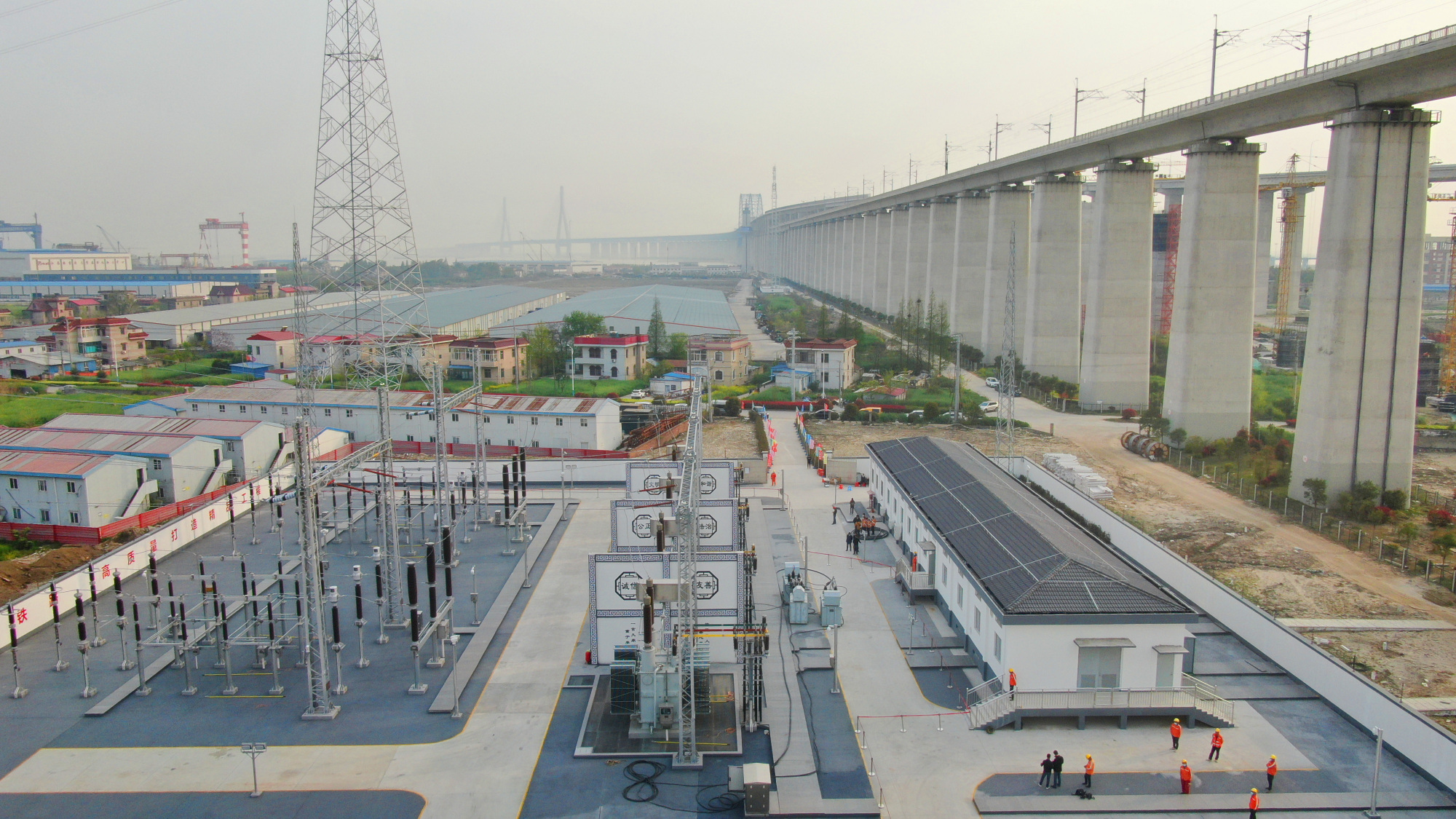 首座牵引变电所受电启动 沪通铁路"心脏"开始"起搏"