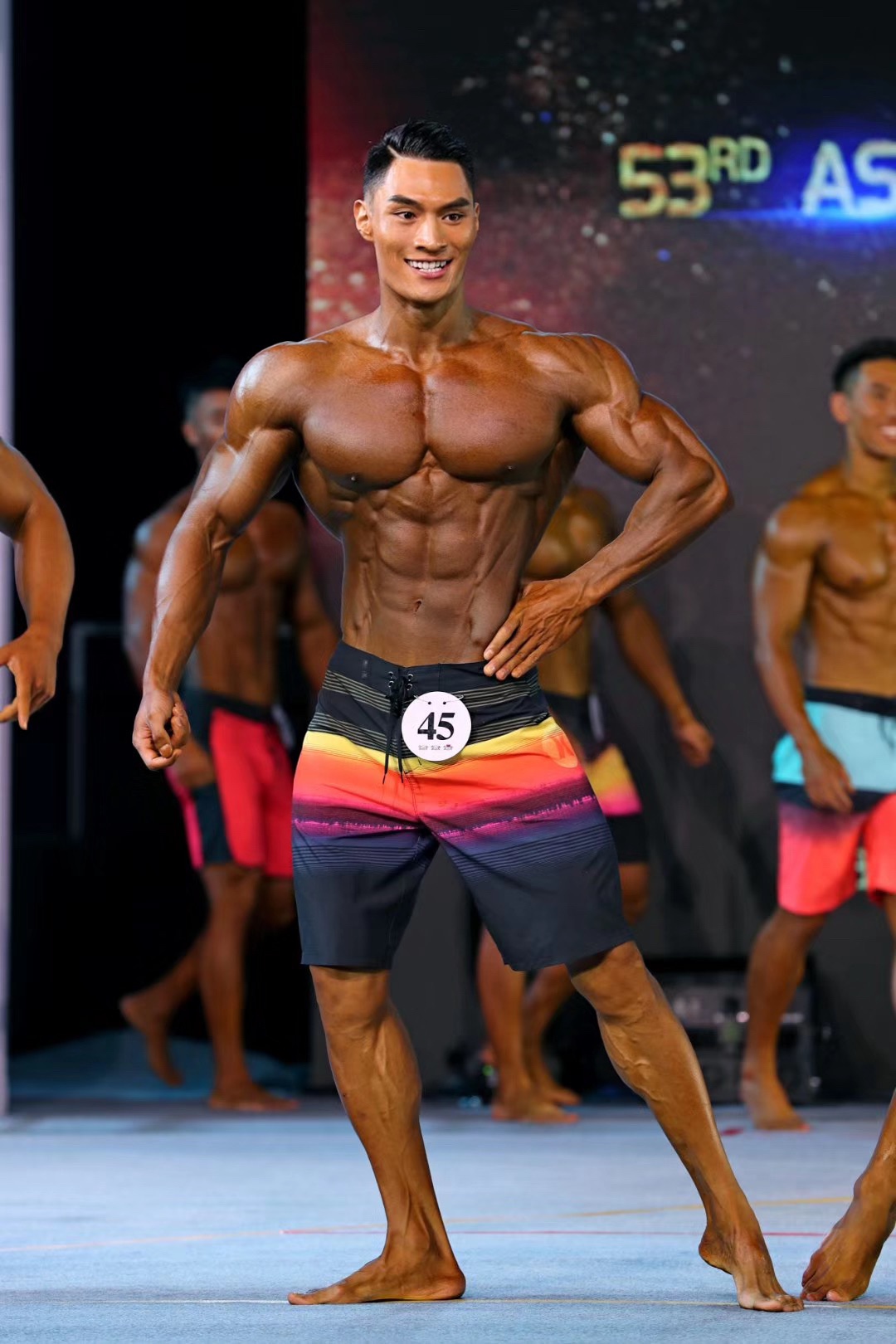 健美世界冠军刘孟易:选手在台上就像艺术品