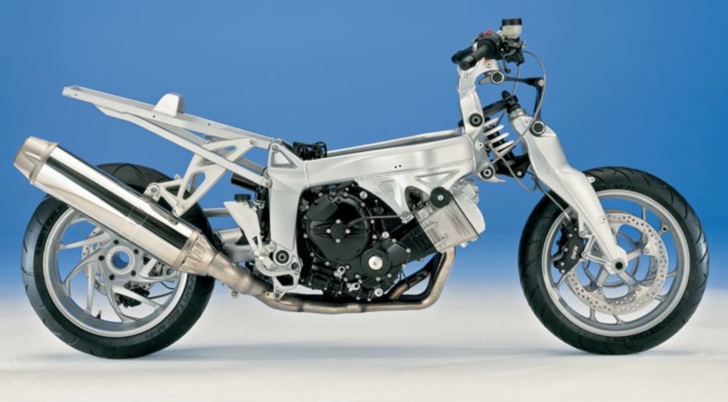10个创新细数宝马摩托车90年来历次设计变革