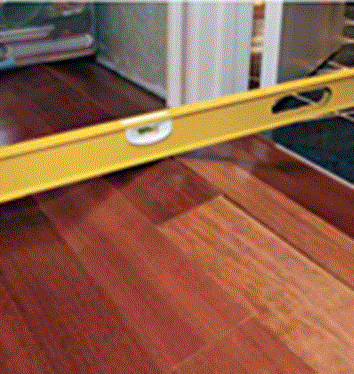 木地板使用一段时间发现表面不平了,到底是怎么回事呢