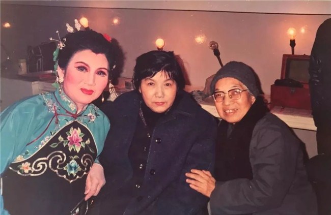 赵丽蓉与新凤霞,感动千万人的姐妹情谊,一辈子都在扮演她的妈