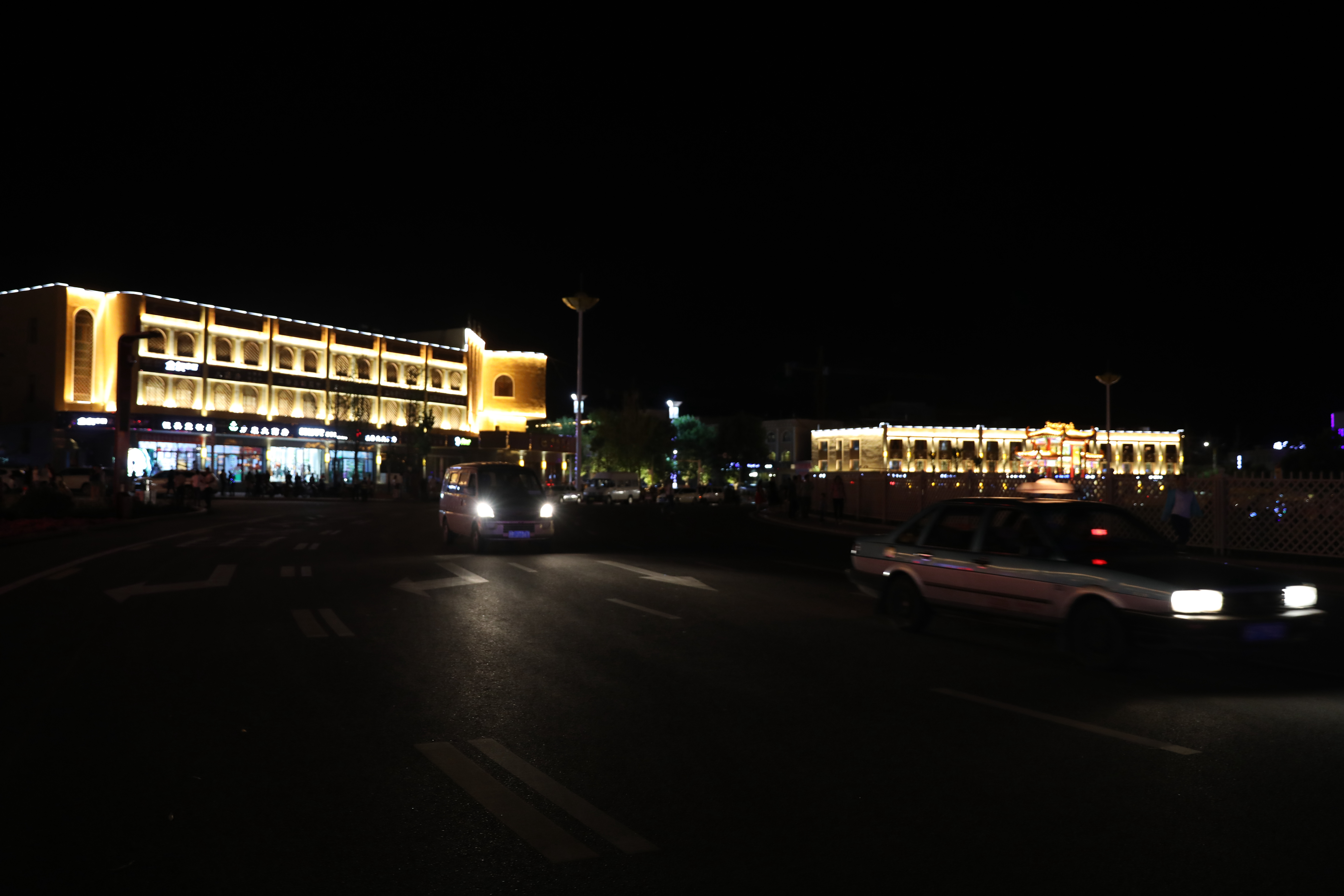 夜游世界最大规模的特克斯八卦城