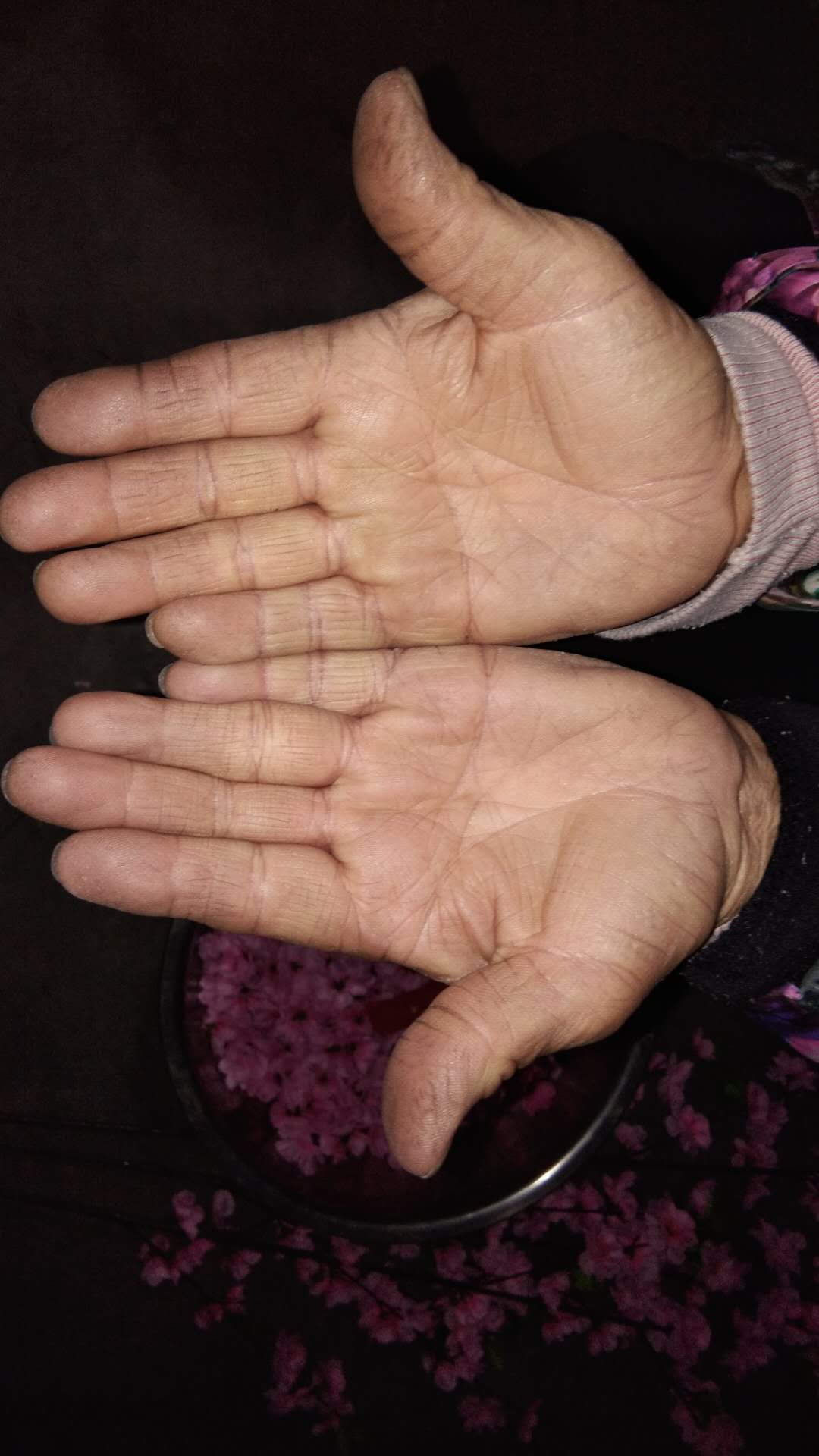 没有理由不努力!农村六旬老人靠做这种手工活补贴家用