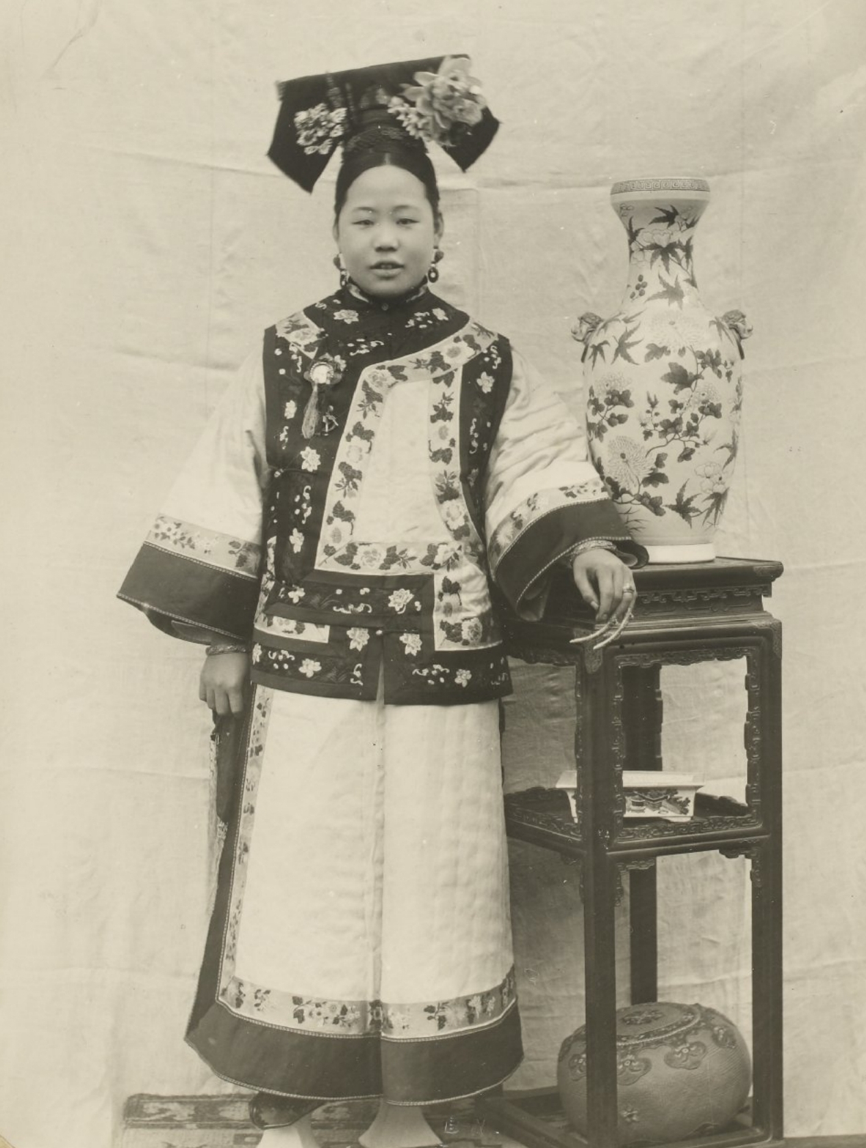 清朝贵妃格格真实照片拍摄于1900年