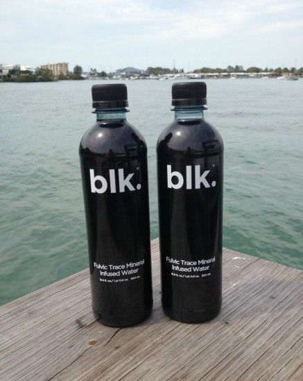 美国"黑色"矿泉水,30块一瓶,网友:感觉全程像是喝"墨水"