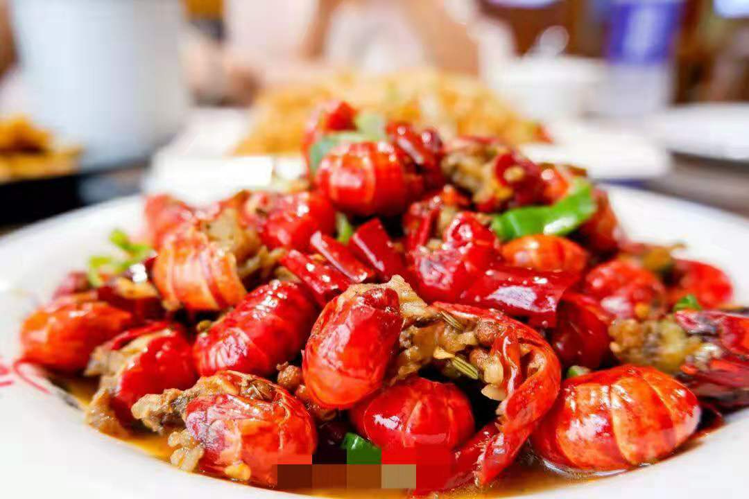 夜市摊上的炒尾虾,虾头去哪儿了?