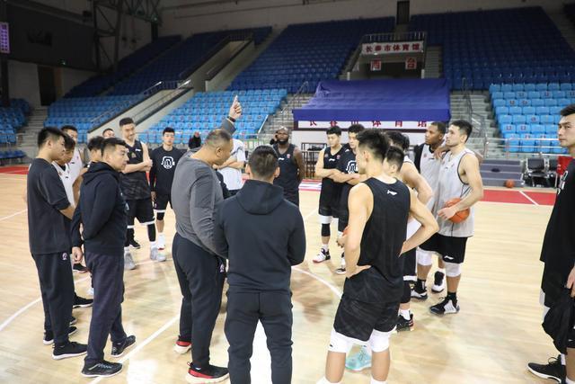 客场两连胜的吉林主场对阵客场两连败的八一,这场比赛有没有悬念标题