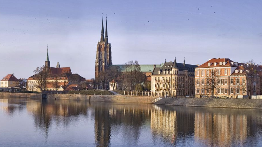 格沃古夫是波兰西南部的城市,位于下西里西亚省的格拉沃夫县,为该省第