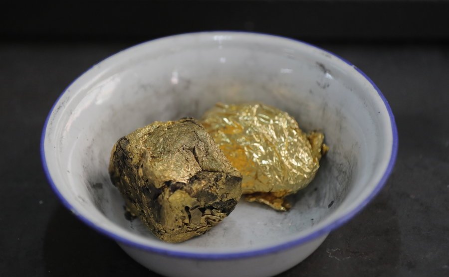 实拍金陵金箔制作,已有2500年历史,0.12微米捶打万次
